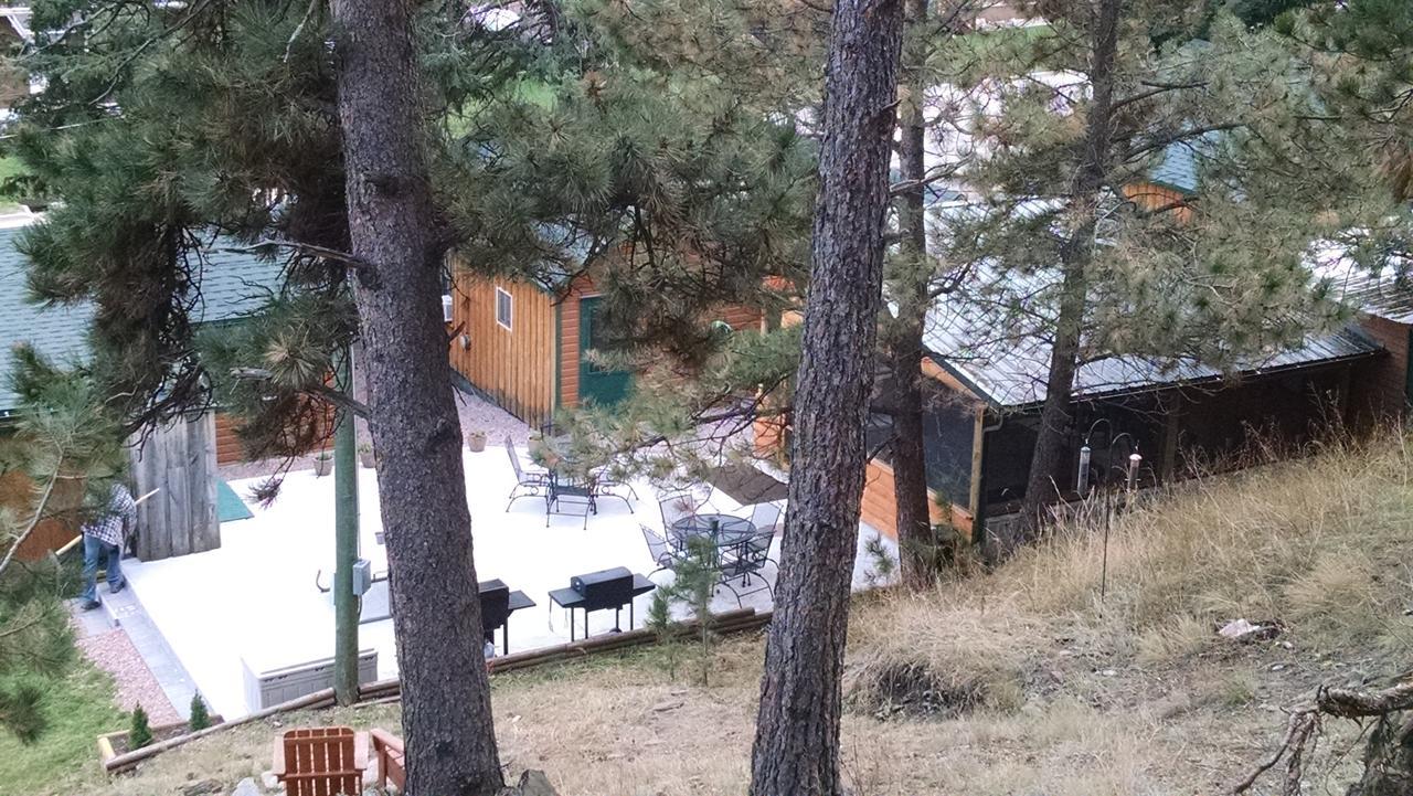 Trails End Cabins & Motel Hill City Eksteriør bilde