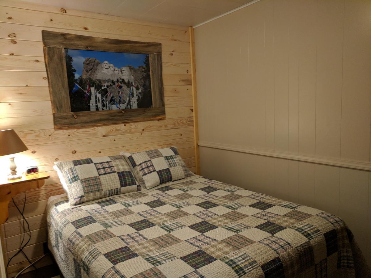 Trails End Cabins & Motel Hill City Eksteriør bilde