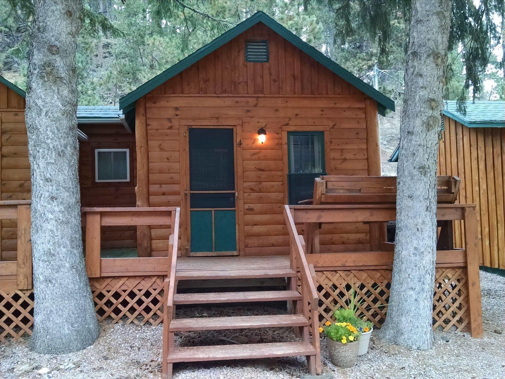 Trails End Cabins & Motel Hill City Eksteriør bilde