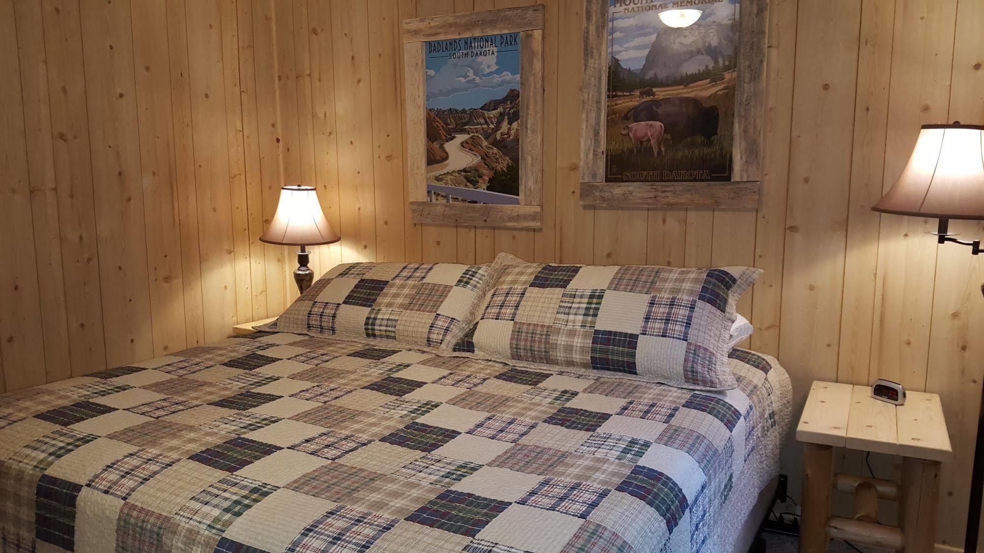 Trails End Cabins & Motel Hill City Eksteriør bilde