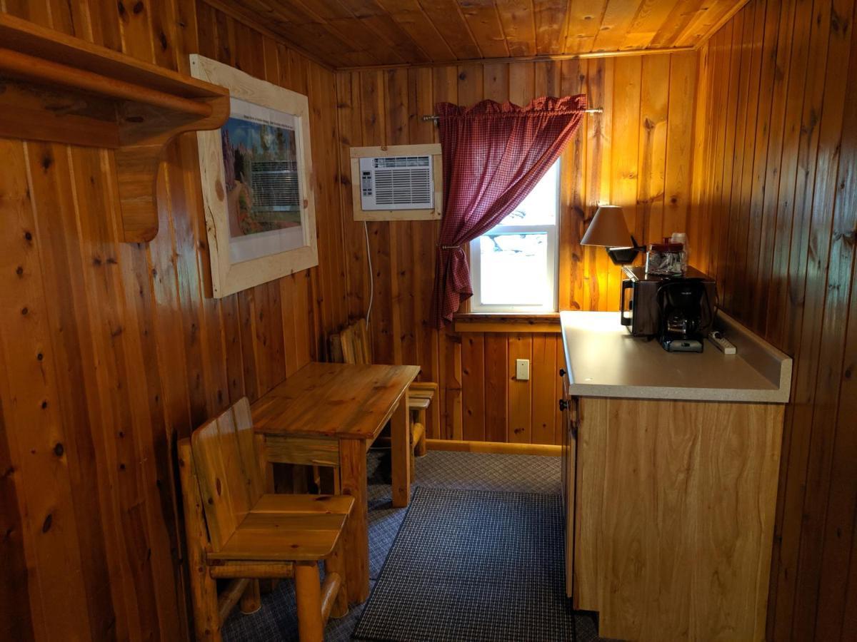 Trails End Cabins & Motel Hill City Eksteriør bilde