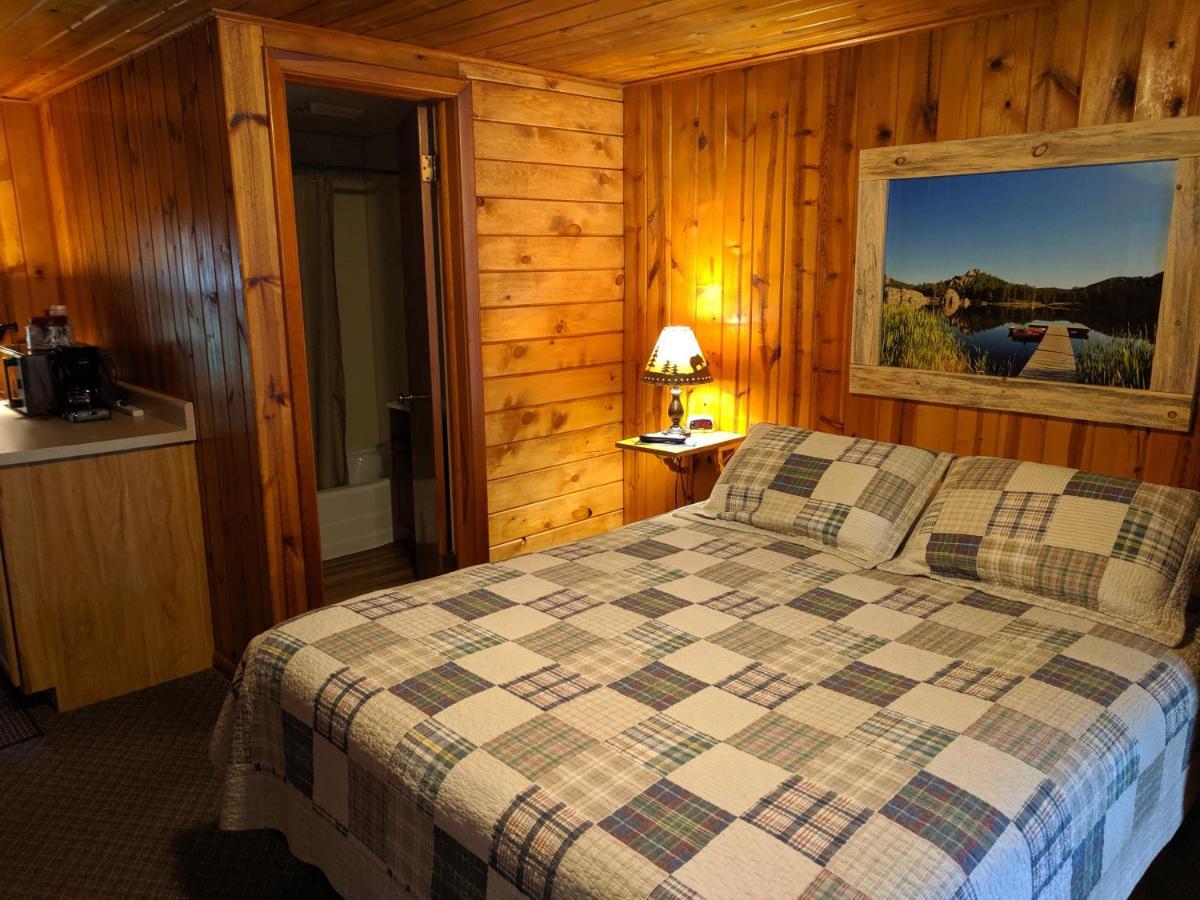 Trails End Cabins & Motel Hill City Eksteriør bilde